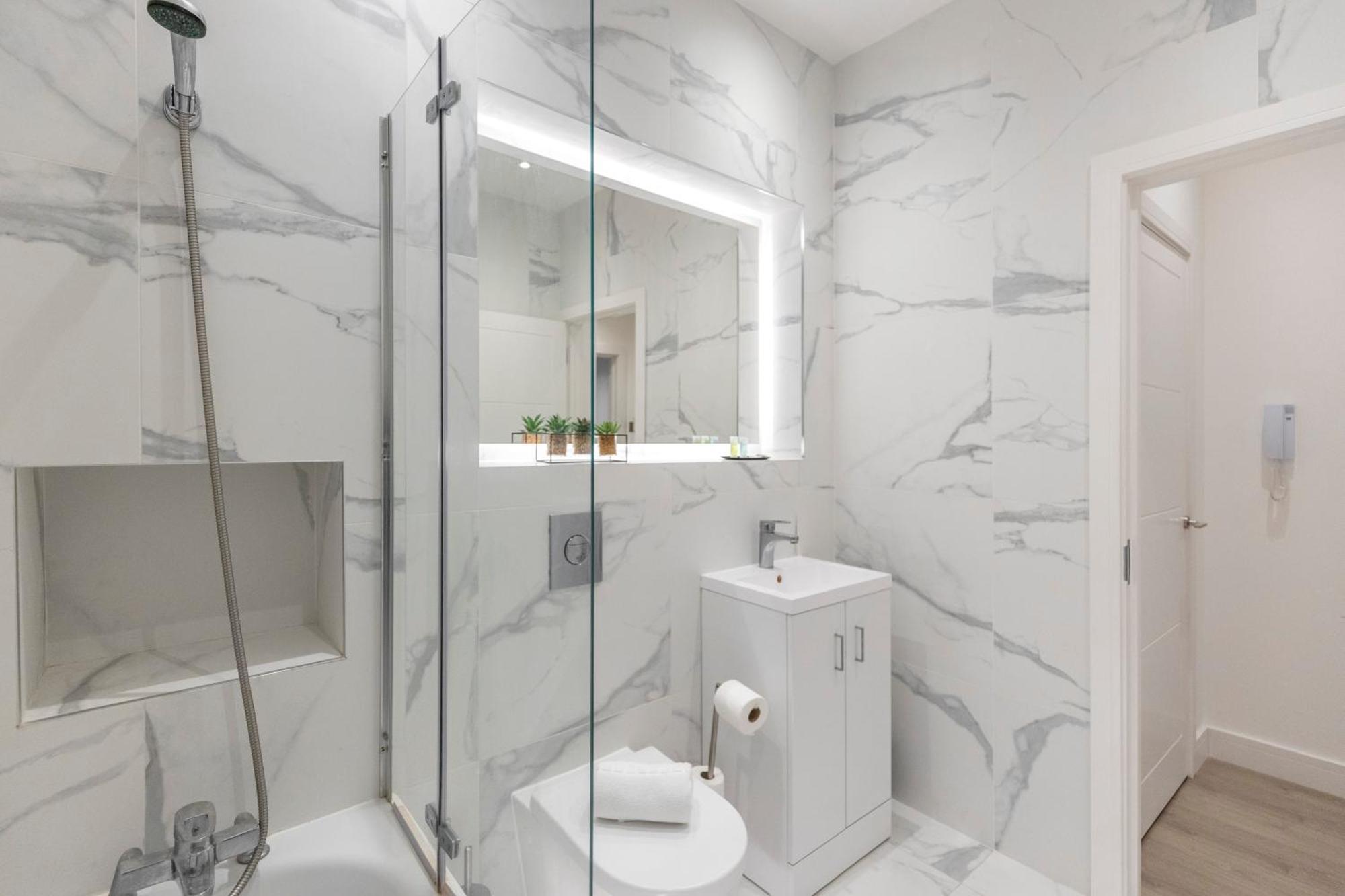 לונדון Spacious Luxury Apartment King Bed - Central Location מראה חיצוני תמונה